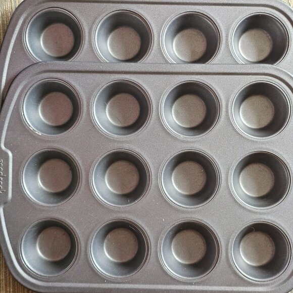 Mini Muffin Tins (2) - Picture 2 of 2
